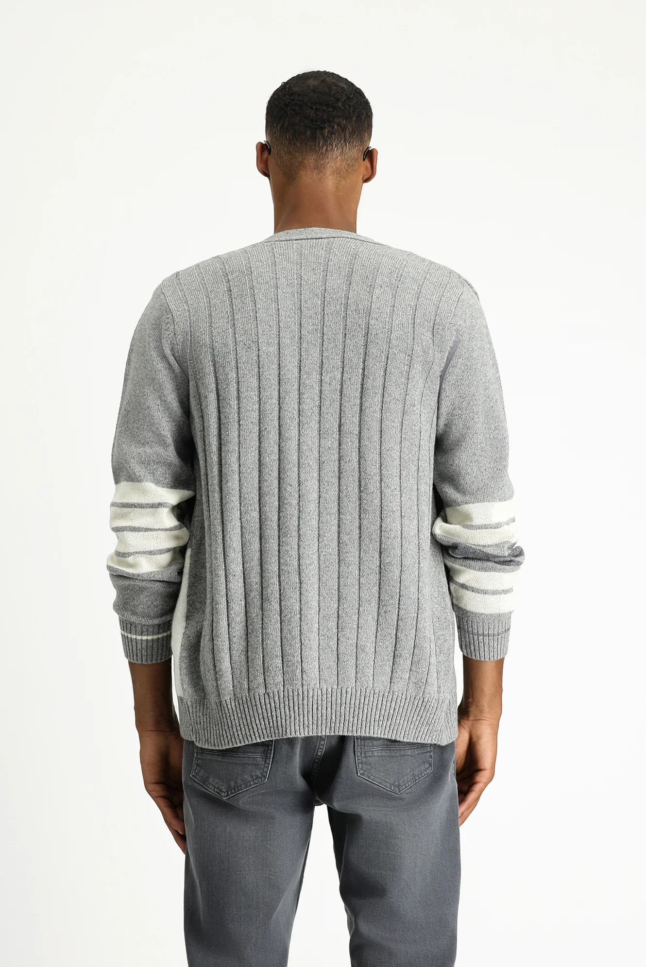 Açık Gri Yünlü Desenli Triko Hırka - Image 4