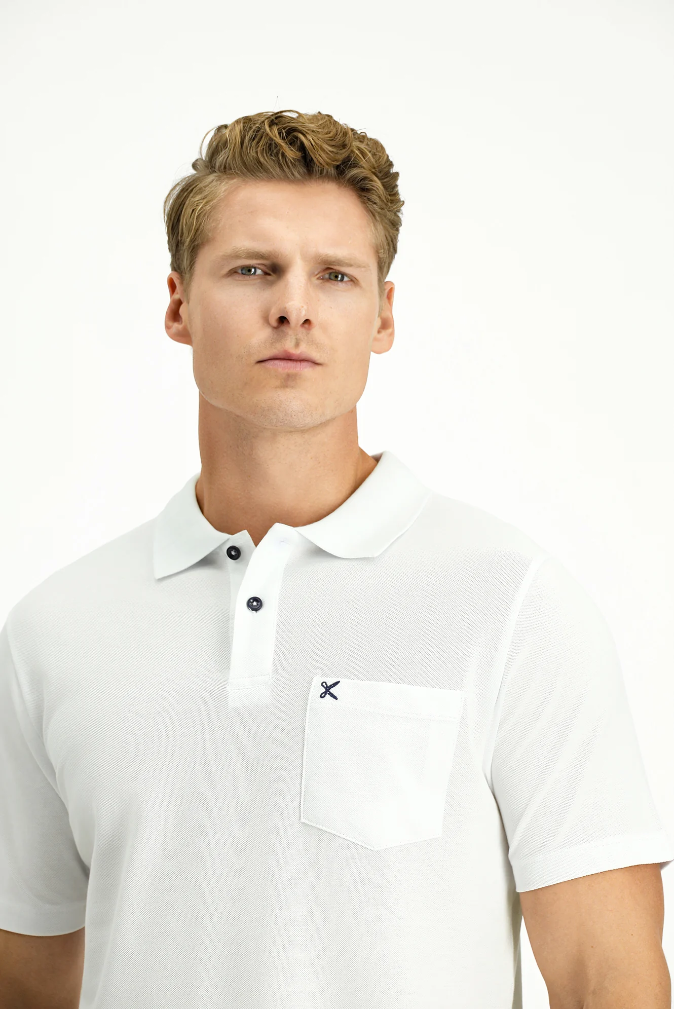 Beyaz Polo Yaka Regular Fit Cepli Nakışlı %100 Pamuk Tişört - Image 3