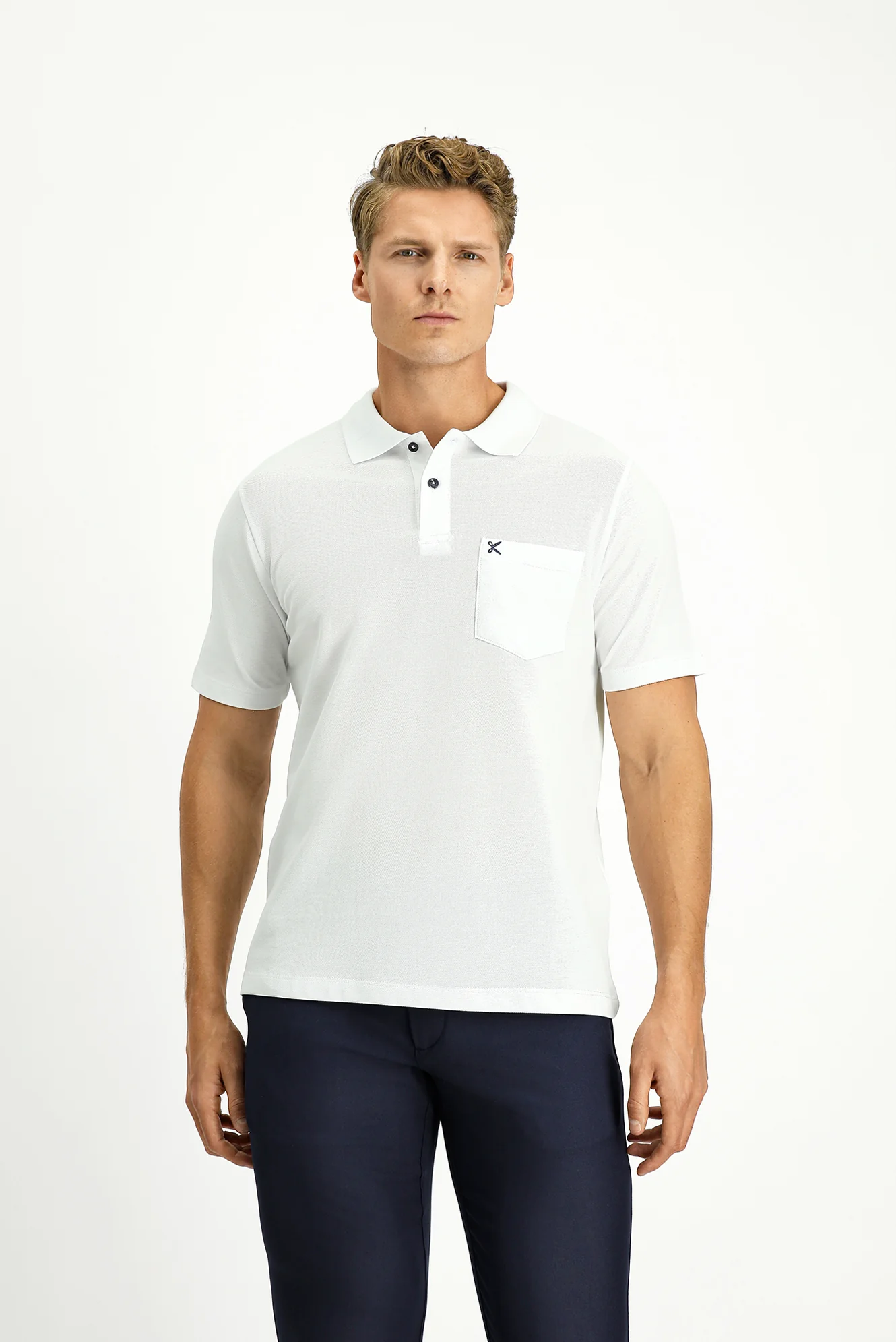 Beyaz Polo Yaka Regular Fit Cepli Nakışlı %100 Pamuk Tişört - Image 4