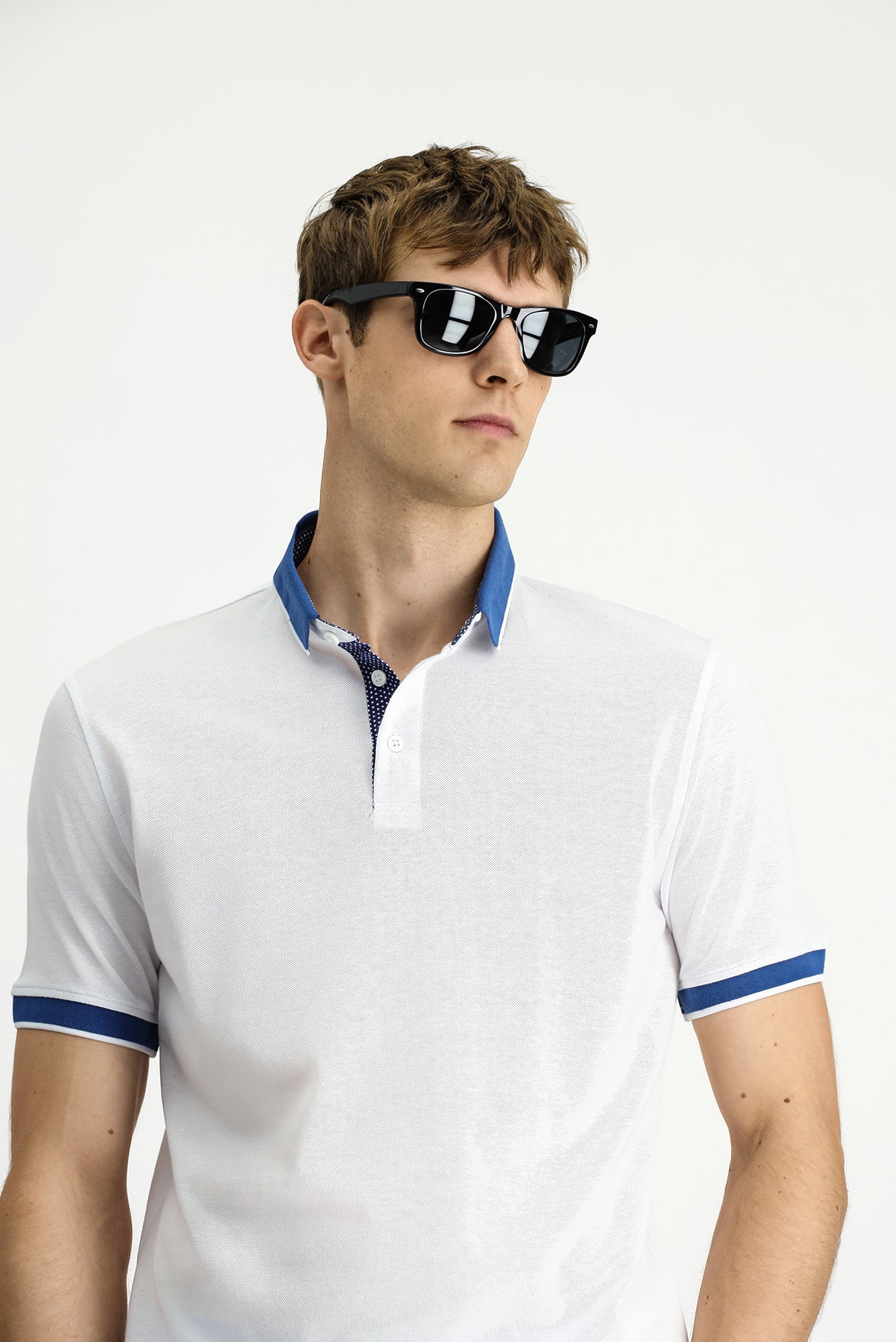 Beyaz Polo Yaka Regular Fit Desenli Pamuklu Tişört - Image 3