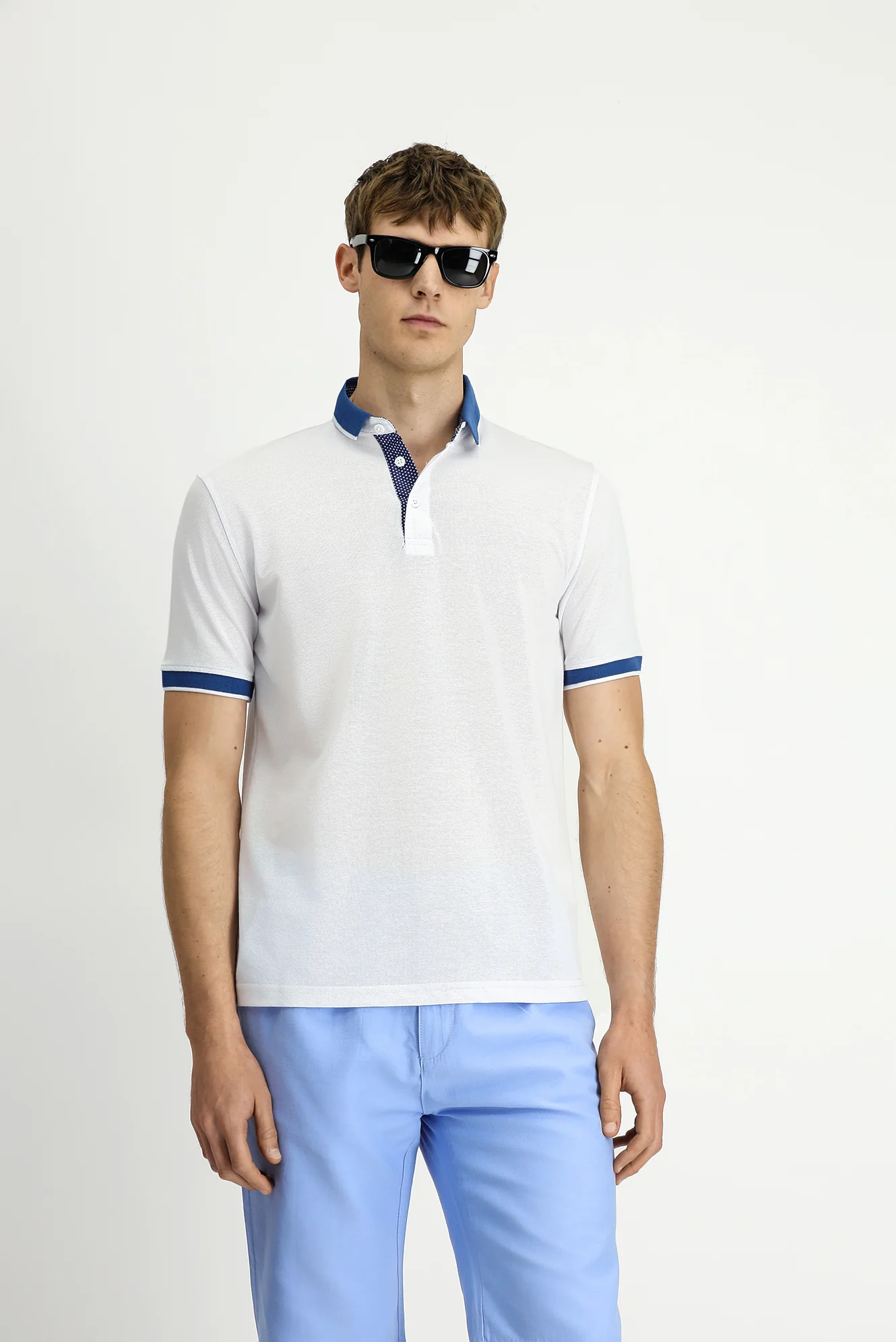 Beyaz Polo Yaka Regular Fit Desenli Pamuklu Tişört - Image 4