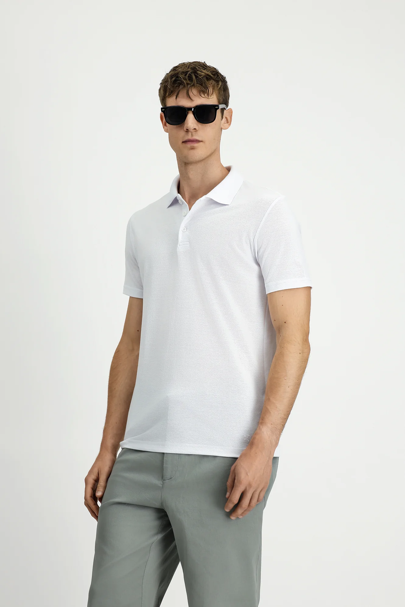 Beyaz Polo Yaka Regular Fit Nakışlı Pamuklu Tişört - Image 4