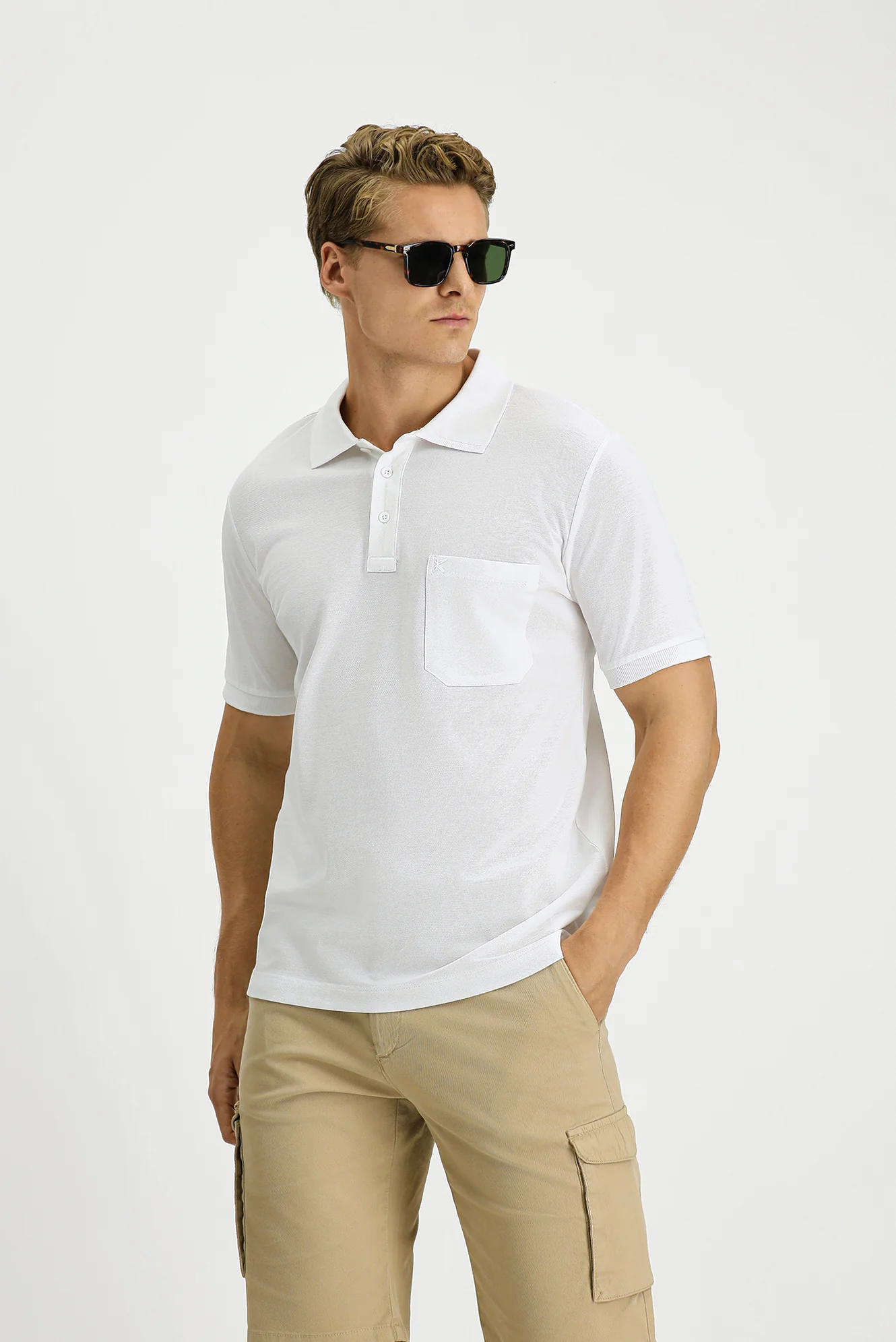 Beyaz Regular Fit Pamuk Nakışlı Cepli Kıvrılmaz Polo Yaka Tişört - Image 3