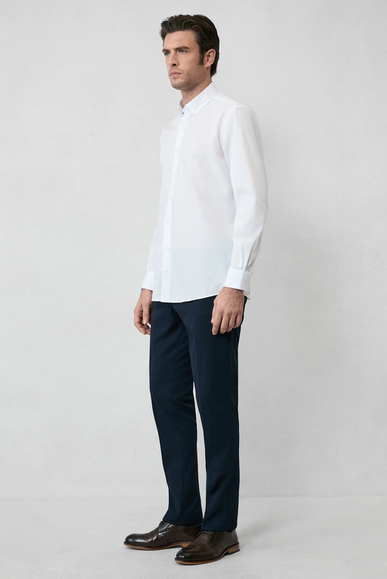 Beyaz Uzun Kol Regular Fit Düğmeli Yaka Pamuklu Non Iron Ütü Gerektirmeyen Gömlek - Image 7