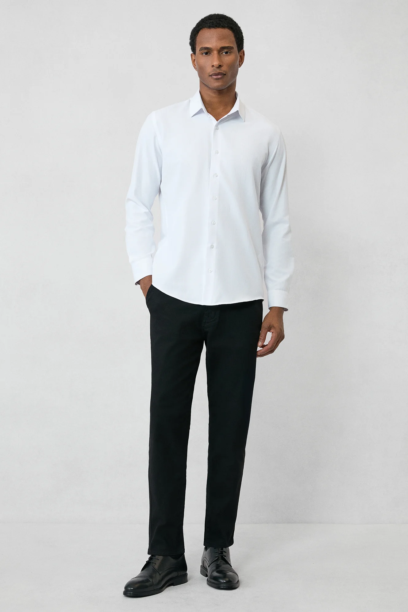 Beyaz Uzun Kol Slim Fit Klasik Yaka Pamuklu Kolay Ütülenebilir Oxford 4 Mevsim Gömlek - Image 7
