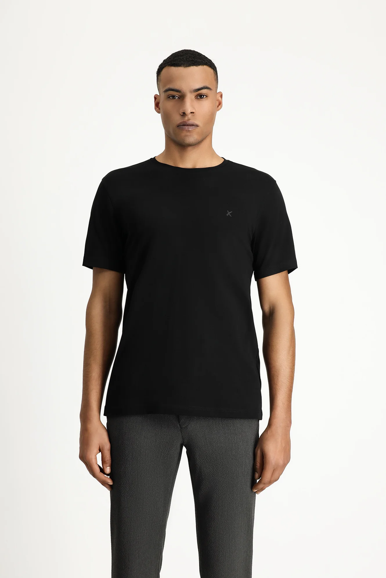 Siyah Bisiklet Yaka Slim Fit Yumuşak Dokulu Pamuklu Likralı Esnek Tişört - Image 4