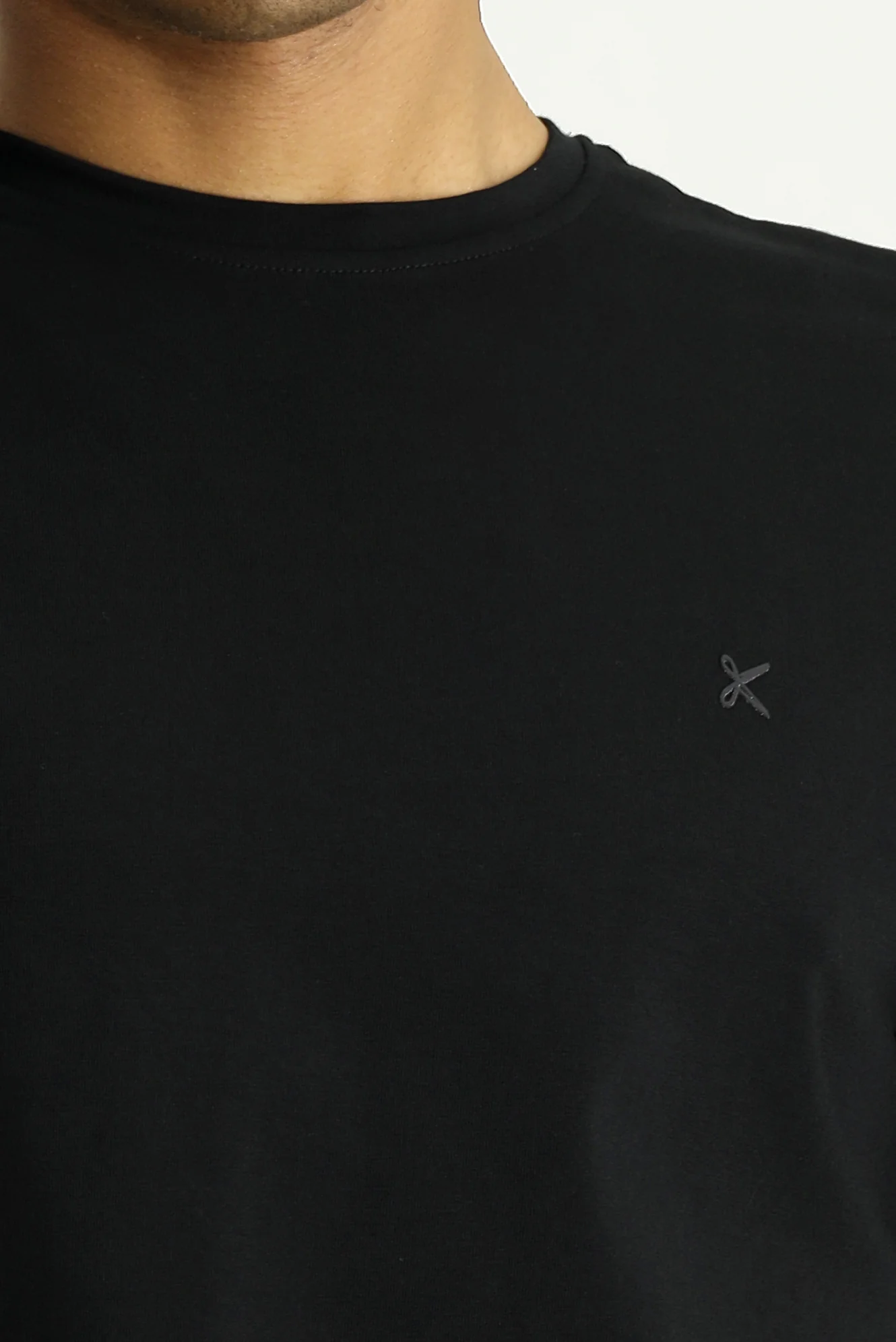 Siyah Bisiklet Yaka Slim Fit Yumuşak Dokulu Pamuklu Likralı Esnek Tişört - Image 6