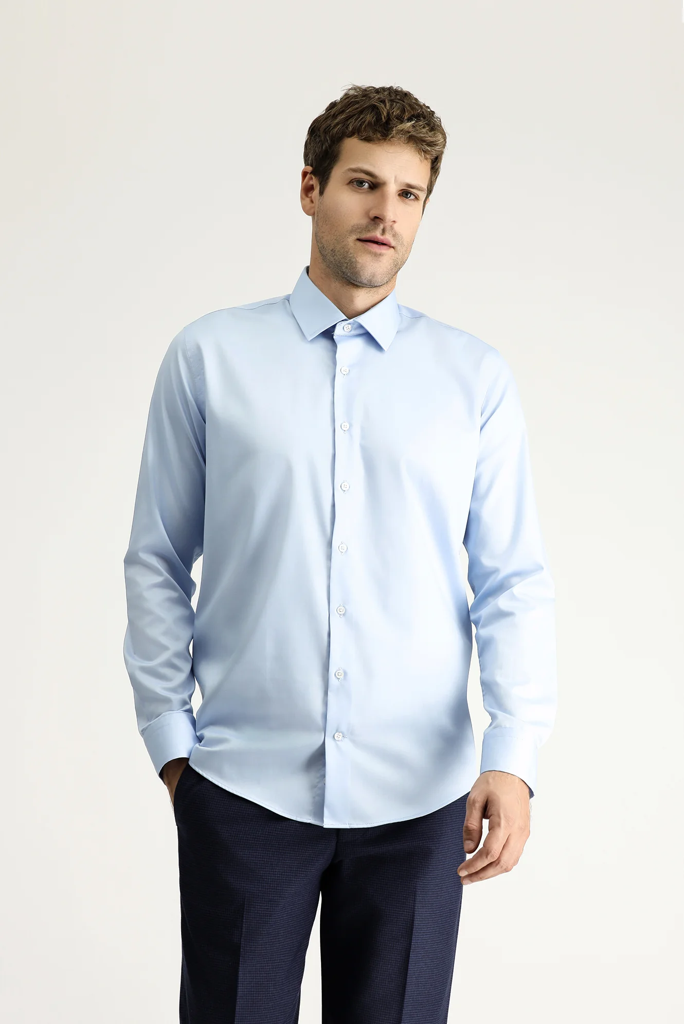Uçuk Mavi Uzun Kol Slim Fit Dar Kesim Klasik Non Iron Saten Pamuklu Gömlek - Image 3